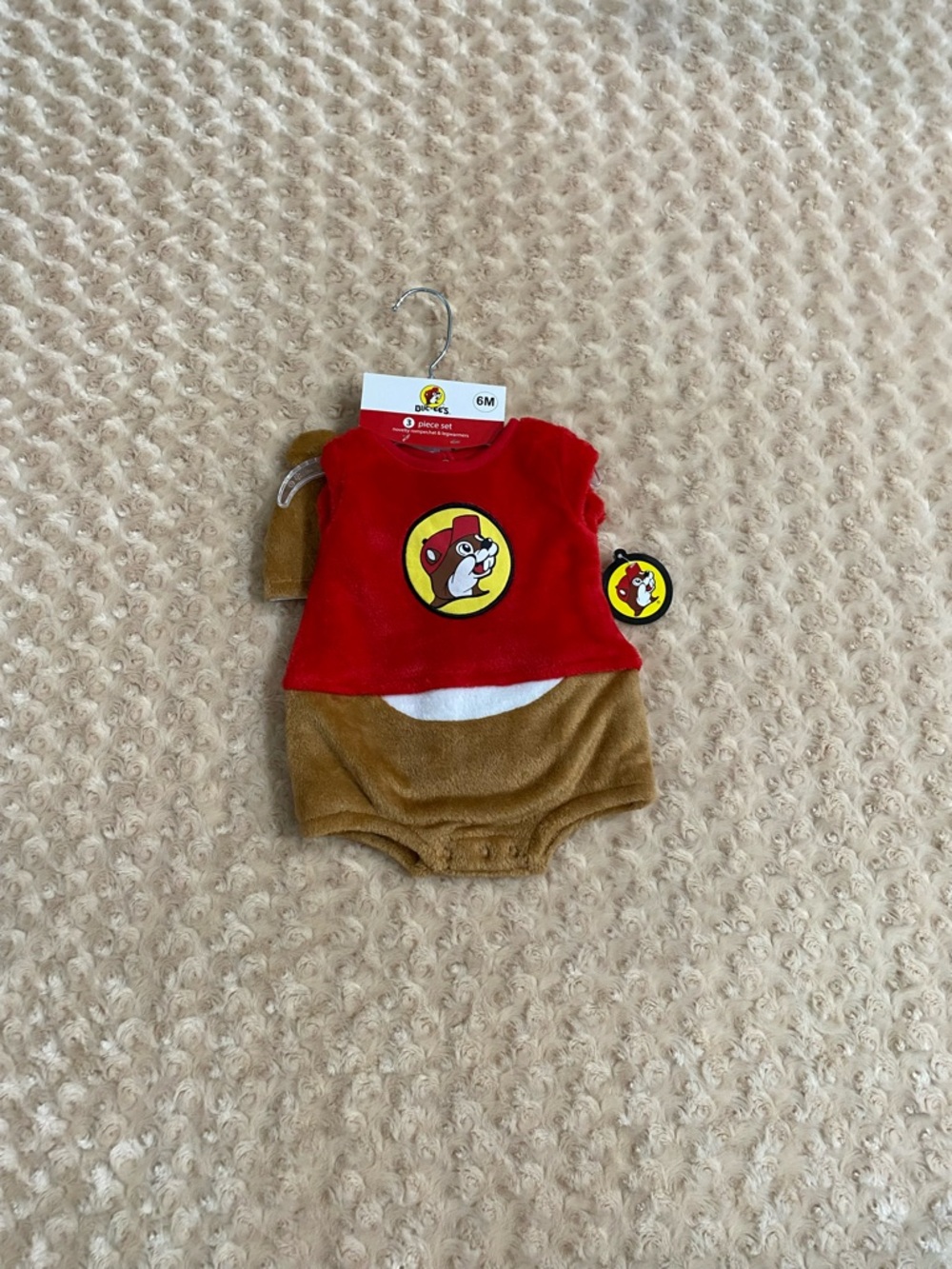 New Buc-ee's 3-piece 6M beaver onesie, fuzzy rompers,with hat,socks - Picture 2 of 5
